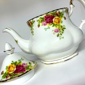 Old Country Road Royal Albert Bone China Tea Pot
